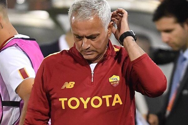 Doi-bong-AS-Roma-cua-HLV-Mourinho-thua-3-tran-lien-tiep