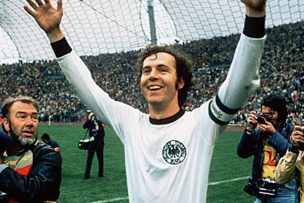 Franz-Beckenbauer-tao-nen-buoc-ngoat-lon-cho-doi-tuyen-Bayern